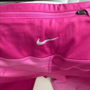 NWT. Nike Women’s Dri-Fit Fast Mid Rise 7/8 Printed Leggings. Pink. Size M.